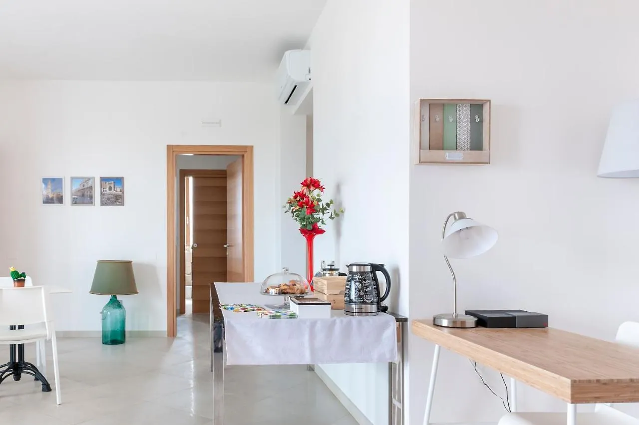 Ultimo Piano B&B לצ'ה 0*,  איטליה